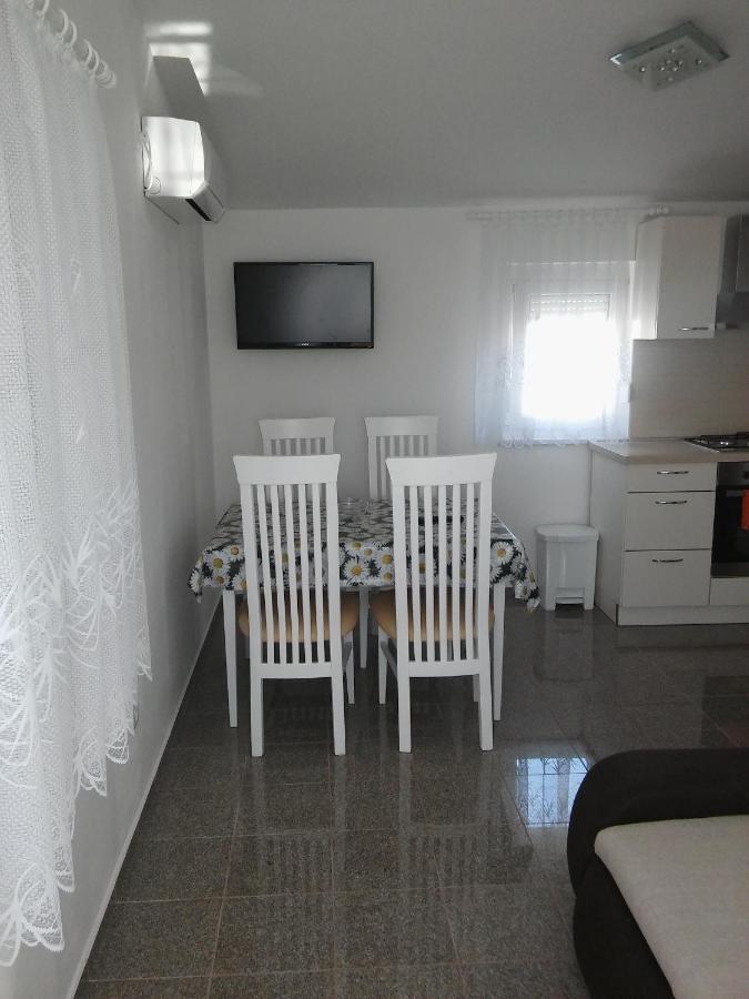 باغ Apartments By The Sea Pag - 11778 المظهر الخارجي الصورة